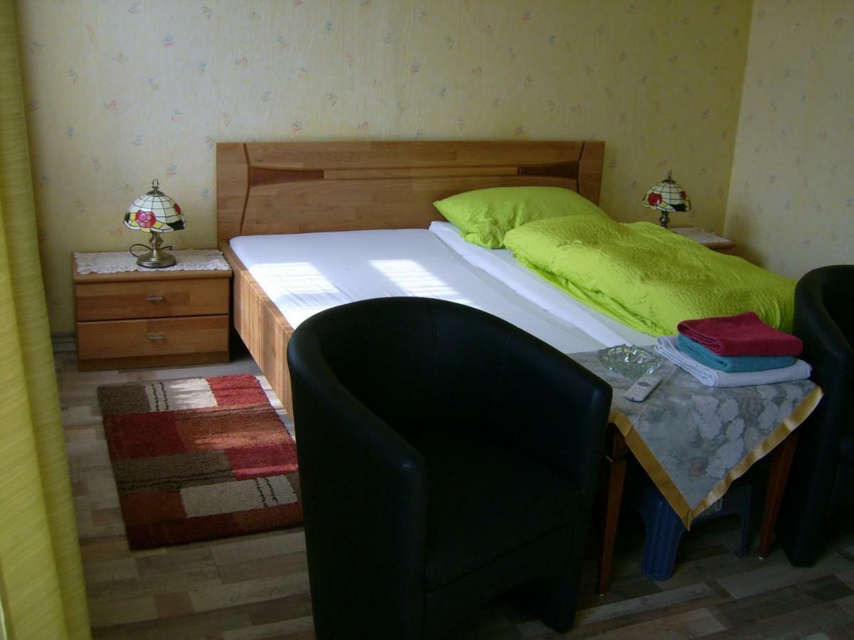 Gasthaus Zur Traube Hatzenport Εξωτερικό φωτογραφία