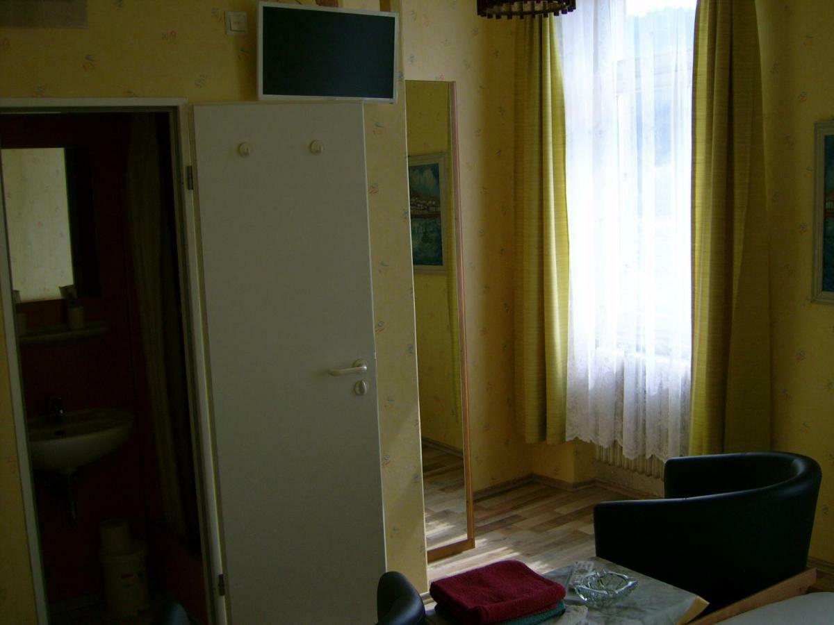 Gasthaus Zur Traube Hatzenport Εξωτερικό φωτογραφία